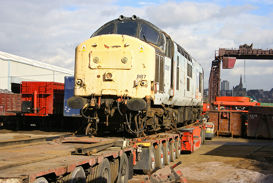 37887 being unloaded